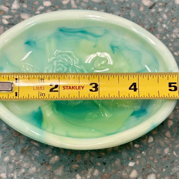 vintage Avon "Victoriana" jadeite swirl milk glass soap dish from early 1970s - Picture 5 of 6